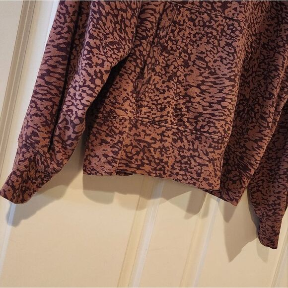 Athleta stretchy leopard print pull over hoodie M - Picture 3 of 4